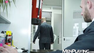 Coworkers Guillaume Wayne and Malek Tobias ass breed in toilet