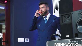 Suited muscle hunks Justin Jett and OnlyMatt breed after rimming