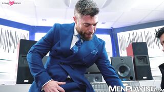 Suited muscle hunks Justin Jett and OnlyMatt breed after rimming