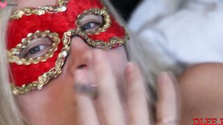 Dazzling mature Devon Lee does her best to cum