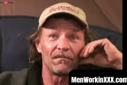MenWorkinXXX.com - Mature amateur jerks off while enjoying intense anal play