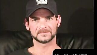MenWorkinXXX.com - Hardworking American strips down for an intense jerk-off session