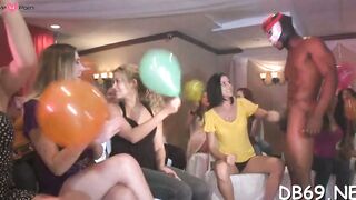 Yong girls doing blow job