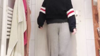 I peeing into my leggings