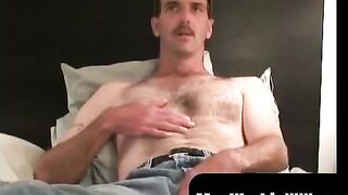 MenWorkinXXX.com - Older tattooed homo strokes his big dick intensely in the bedroom