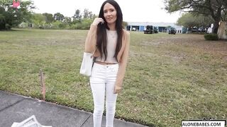 izi blu spreading pussy for cash_1