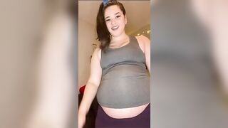 Jiggly Belly Chubby cunt with mouth
