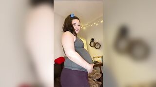 Jiggly Belly Chubby cunt with mouth