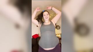 Jiggly Belly Chubby cunt with mouth
