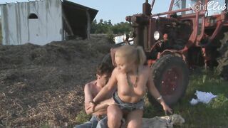 Bauer macht der Staedterin den Anal Bullen