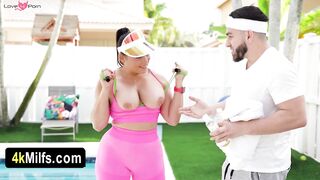 Horny workout with a bubbly ass MILF