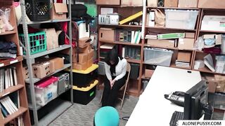 "Ella Knox's Stealth Shoplifting Spree - The Ultimate Thief In Action"