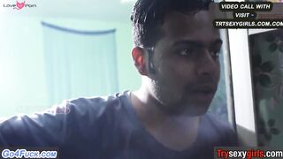 Late Night Nahate Hue Dekha Sexy padosan Ladki ko aur Bhaiya ne raat mein jakar Bathr