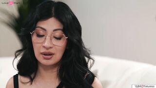Babe cant take eyes off trans contractor