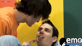 Anal loving twinks Dean Hollad and Nathan Stratus get it on