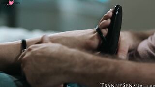 TS Daisy Taylor catches stepdad Pierce Paris jerking then fucks him