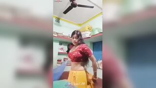 Beautifull newly weds bhabhi showing boobs to her old lover mms viral