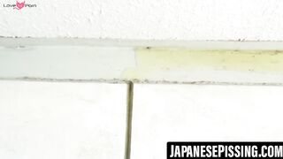 Japanese schoolgirls in uniform find spot and pee themselves