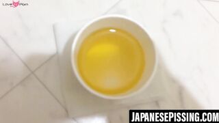 Japanese schoolgirls in uniform find spot and pee themselves