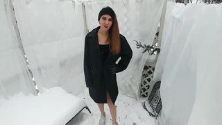 Naked Workout During Winter- Rubbing Snow On My Body