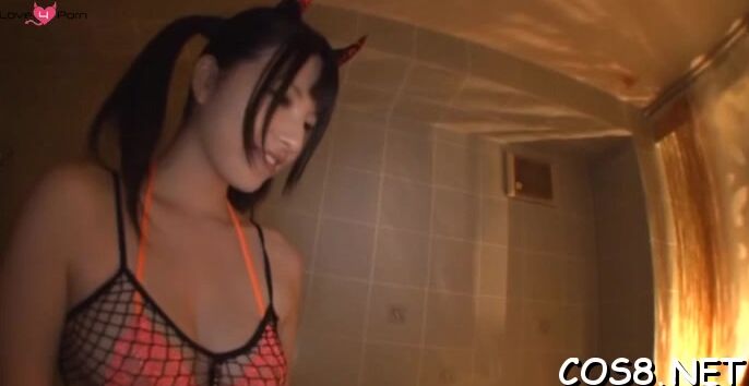 Gorgeous asian girlfriend Ai Uehara enjoys sex with guy