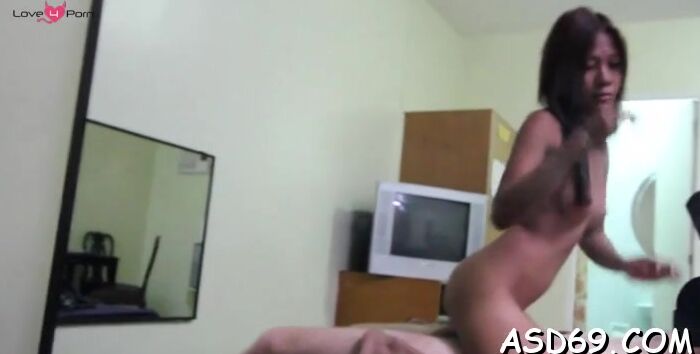 Swingeing brunette Leena's gash crave for donga