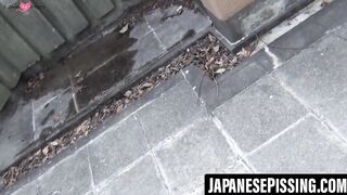 Embarrassed Japanese babes caught peeing