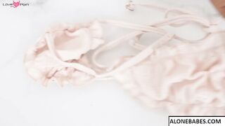 a balloon popping threesome.mp4a balloon popping threesome