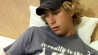 Hot smoke and suck action with seductive cute twink
