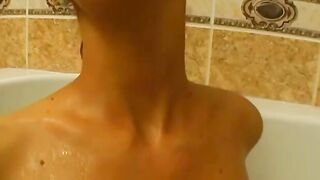 Laura's Steamy Bath-Time Fun Times with Toys & BTS Footage of Shooting Process