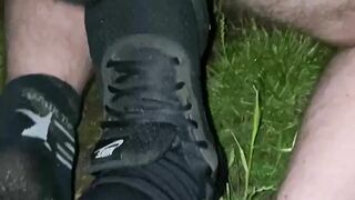 Jungsklavenfotze im Wald benutzt