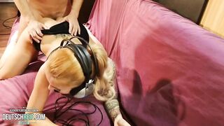 Versautes Madchen liebt fetten Schwanz im Doggy Style