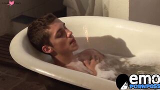 Cute twinkie couple blowing and anal ramming in the toilet