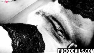 Ebony babe gangbanged into messy facial