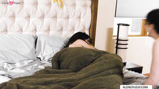 Tickle Me Pink - Hot Blonde Teen Gives Her Boyfriend A Surprise Handjob
