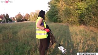 Woods-Lover Blonde Babe Gets Dirty With A Stranger