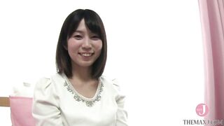 25歳の人妻アカネ、変態的すぎる勃起乳首と剛毛マン毛が男をその気にさせてしまう
