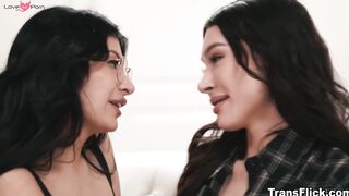 Camila Canela - Stunning Babe Fingering Her Hot Mature Pussy