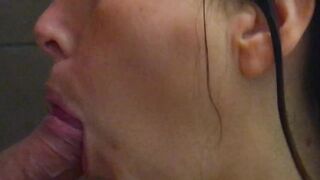 He Jizzes on her Face and she Likes it