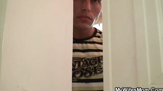Fucks an mature woman into her twat