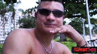 Mulata comprometida e safada no anal traindo o marido -