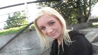 Beautiful Babe Enjoys Deep Anal Penetration