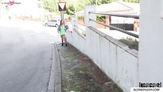 Rewarding Generosity - A Blonde's Lost Purse Finders Keepers