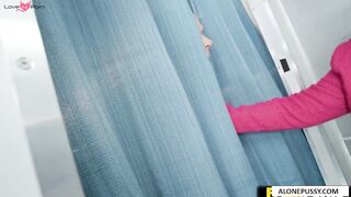 Hot MILF Gives Wet Landing On A Hard Dick - Amateur Couple Fucking In Bed