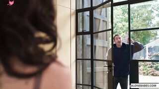 Yoga Porn Star Facesitting Blowjob - Yoganna's Face-Sucking Adventure