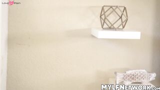 Muscle Stud Shaves Blondie's Puss & Fills Her With Hot Load