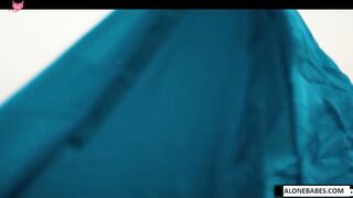 Tourist-trap Ep#1 - Sexy Tour Guide Shows Off Her Skills in Bed