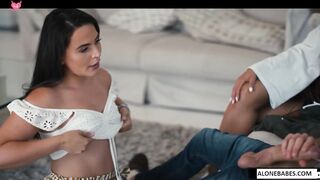 Tourist-trap Ep#1 - Sexy Tour Guide Shows Off Her Skills in Bed