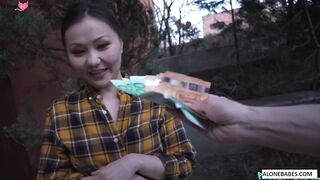 Sexy MILFs Share Their Huge Creampies in Threesome