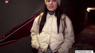 Crutches-Free Hottest Babe Rides Reverse Cowgirl On A Sex Machine